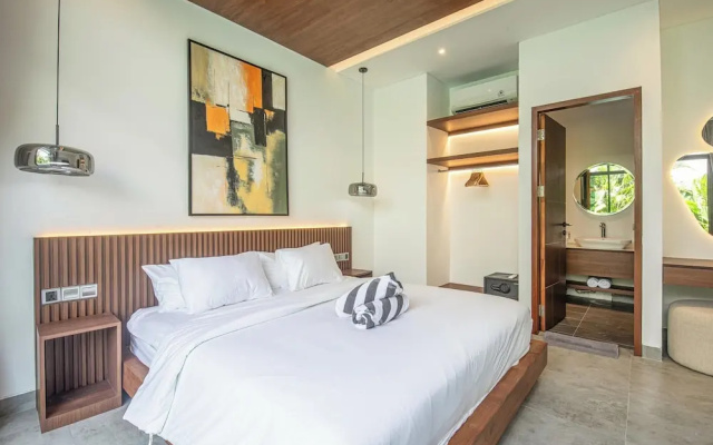 Tropical Elegance 5BR Canggu Villa Near Beach