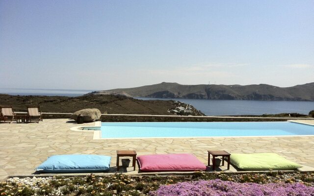 Yakinthos Residence