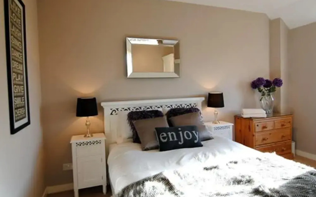 The Courtyard, Windsor, 2 Beds