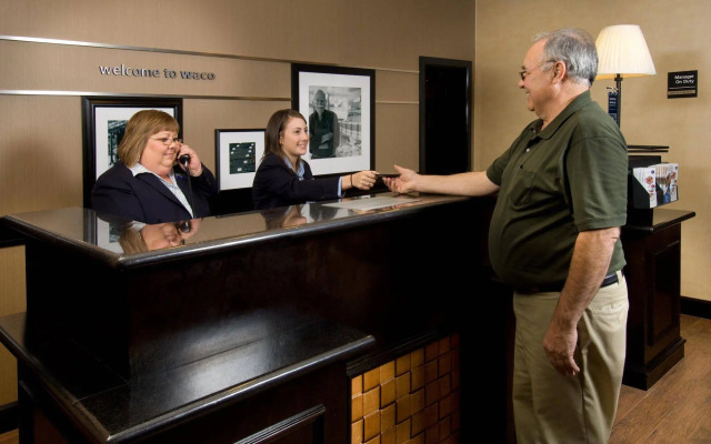 Hampton Inn & Suites Waco-South