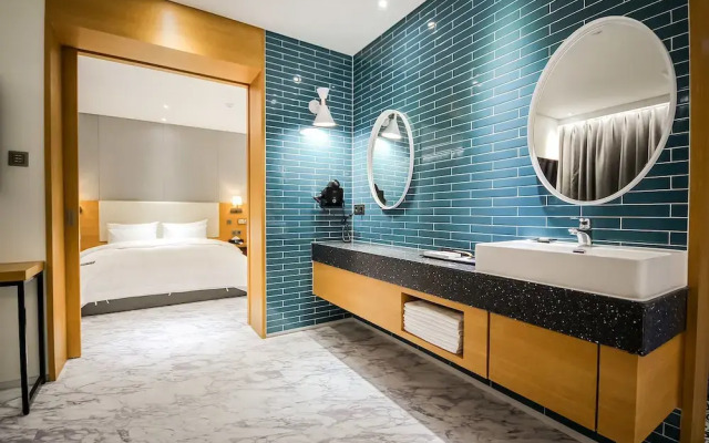 Brooks Business Hotel