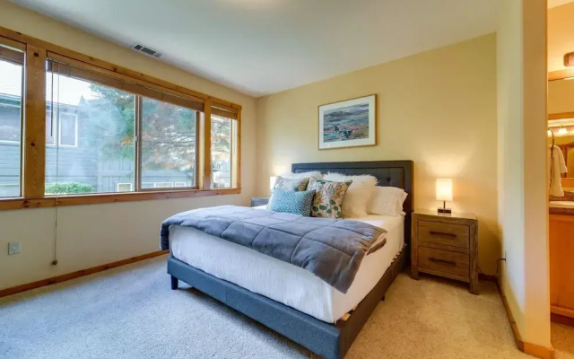 Boulders Truckee Condo Near Donner Lake + Skiing!