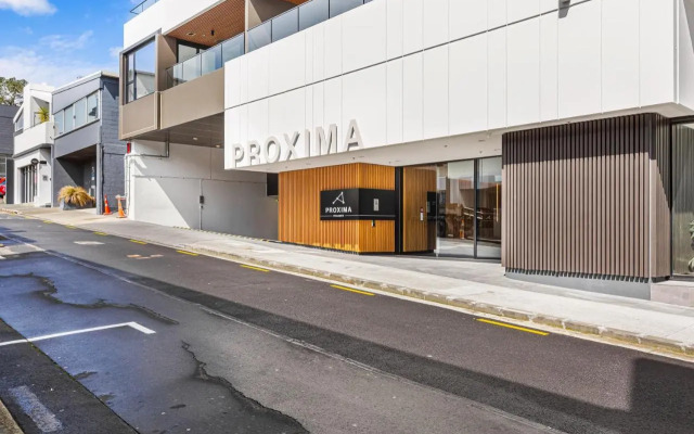 Stylish Apt With Balcony And Full Amenities