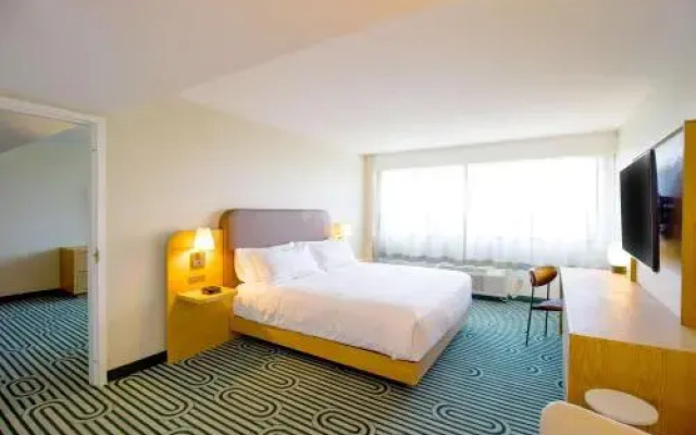 DoubleTree by Hilton Clarksville Riverview