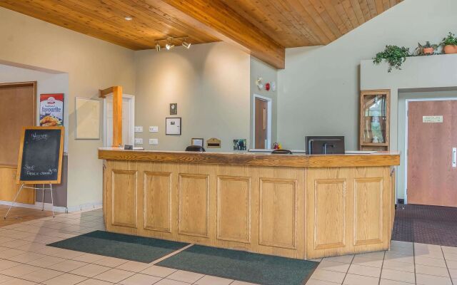 Jolly Roger Inn & Resort