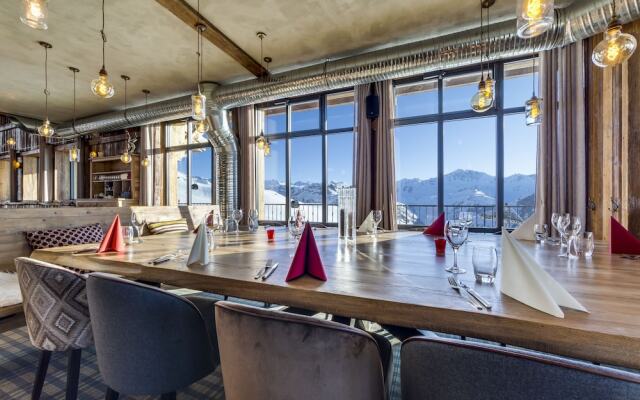 Luxury 8 bedrooms apartment, 380 sq.m. at 2551m. altitude