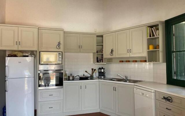 Charming two Bedroom Fisherman's House on Kea