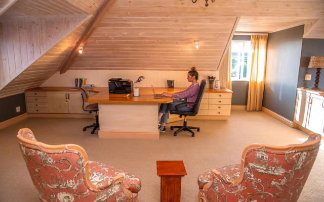 Pezula Magic Retreat - 4 Bedroom Lagoon View Home