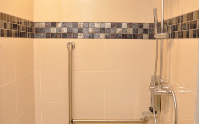 Fairway Colombo - Sri Lanka's First Hotel With Robot Technology