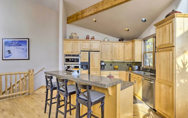 Ski & Hike On-site: Breckenridge Retreat!