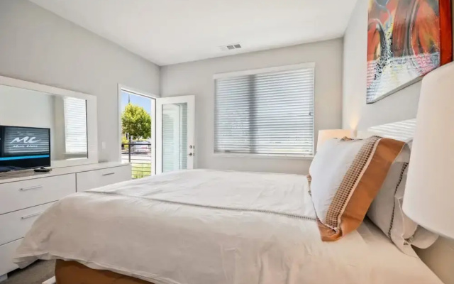Bluebird Suites near Facebook HQ