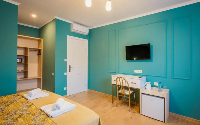 Galaktionis Apartment.3 min to Liberty Square