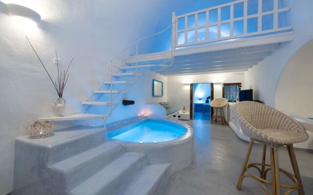 Fira White Residence
