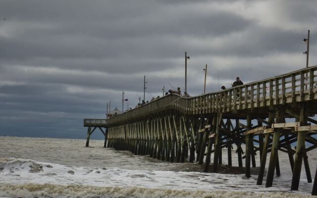 Long Beach Hideaway - Steps To The Sand! 2 Bedroom Duplex