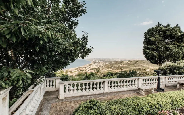 Secret Garden - Suites & Apartments