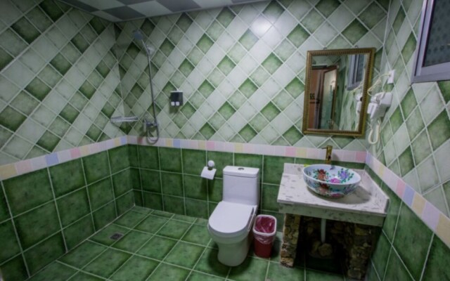 Zhangjiajie April Day Hostel