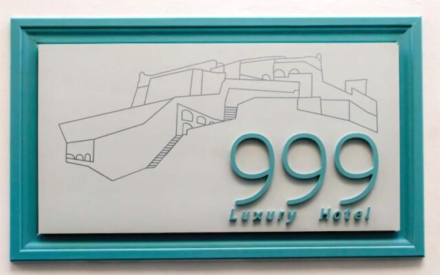 999 Luxury Hotel