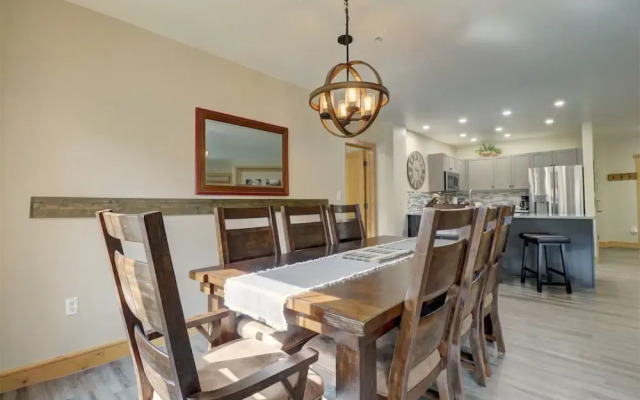 Newly Remodeled, Open Layout, with Incredible Views - CS302 by RedAwning