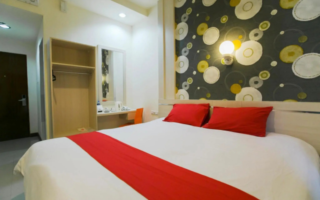 Halogen Hotel