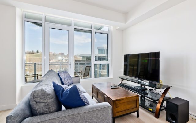 Suite Digs Waterfront