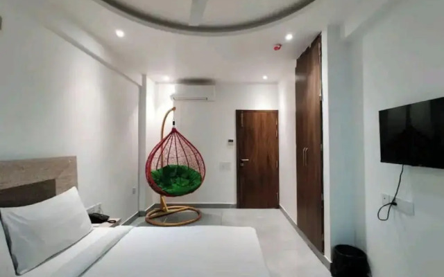 Hotel Blue Shine