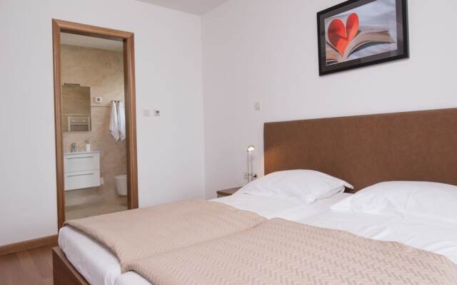 Apartments Lumare with private pool