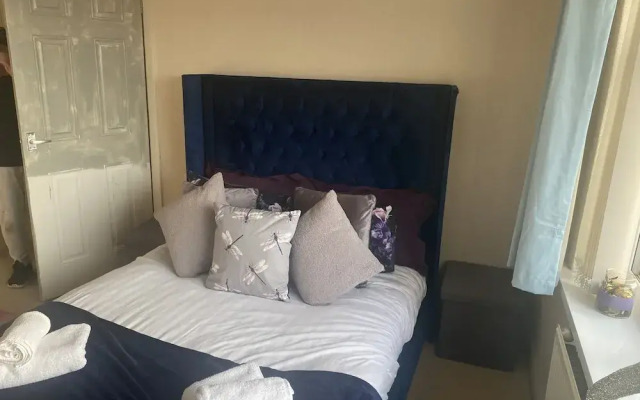 Captivating 1-bed House in Ammanford