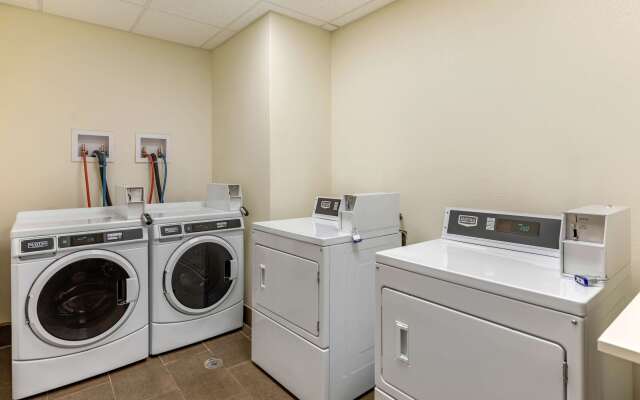 MainStay Suites Near Denver Downtown