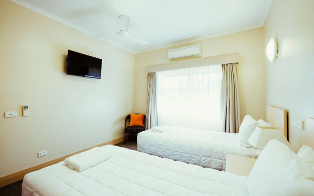 Club Motor Inn – Guest Rooms – Narrabri