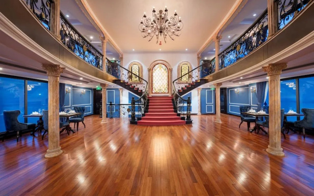 Le Theatre Cruise