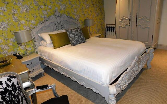 Crescent Turner Hotel