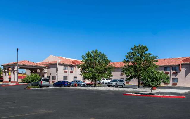 Quality Inn & Suites Albuquerque North near Balloon Fiesta Park