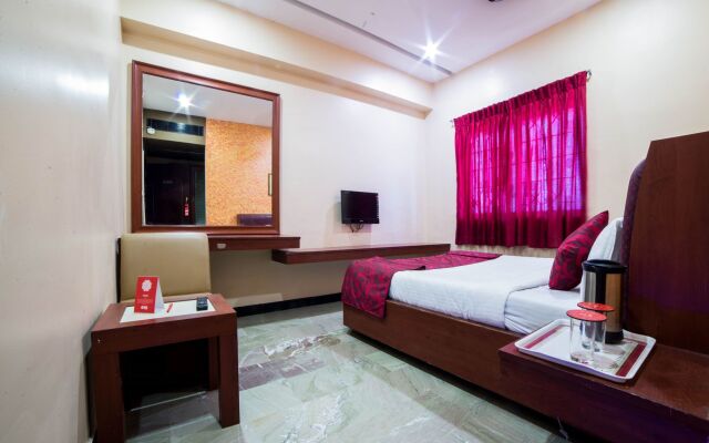 OYO 11585 Hotel Shreenithi