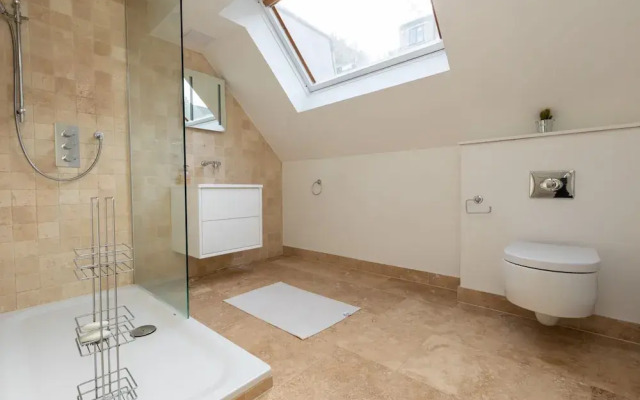 Modern and Bright 3 Bedroom House in Paddington