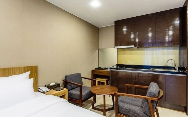 Rich Hotel