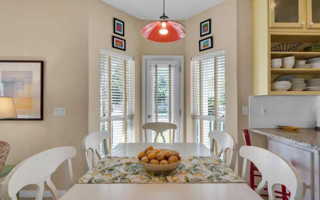 Lemon Drop Inn - 1938195