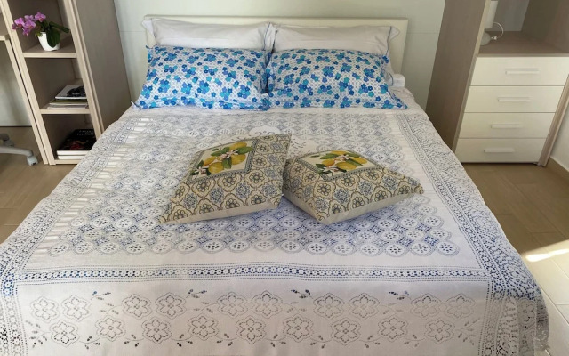 Room in Guest Room - The Archi B&B Apartment