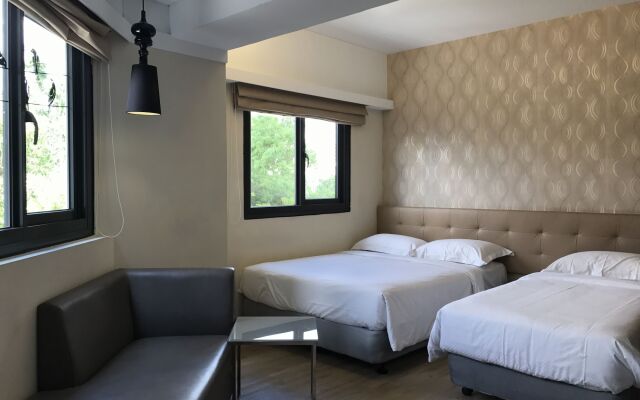 CHECK inn Express Kaohsiung Love River