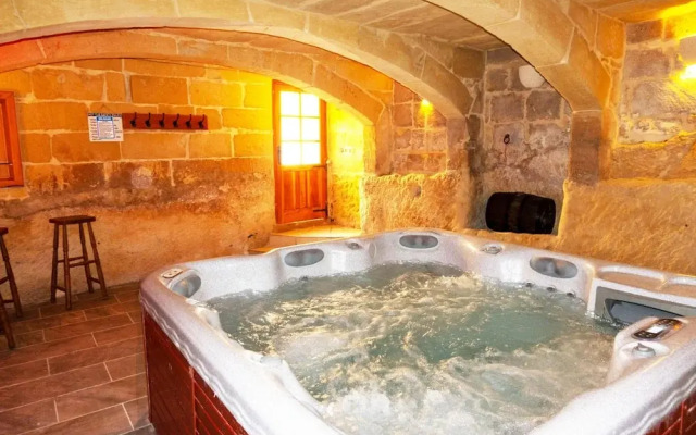 Villeleynah Amazing Gozitan Villa Pool
