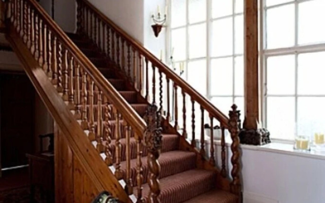 Molesworth Manor