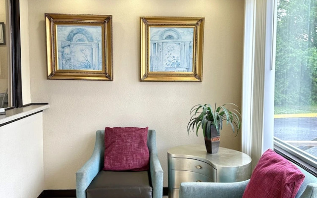 Whistling Pines - Daily & Extended Stay, Elizabeth City