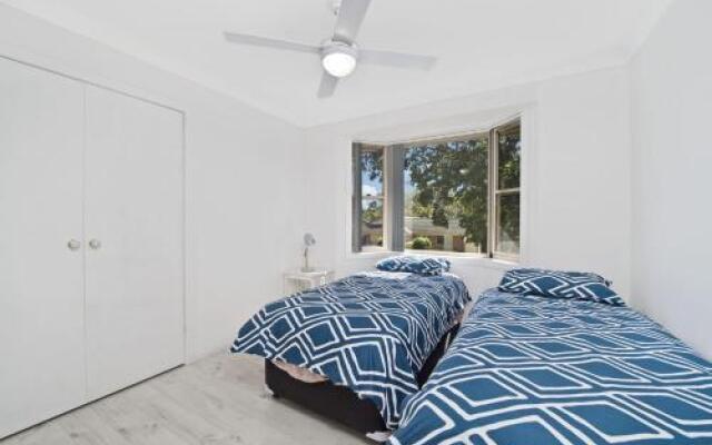 Aqualuna at Lighthouse Beach, 8 Capalla Court,