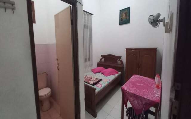 SPOT ON 93324 Hadi Homestay Syariah