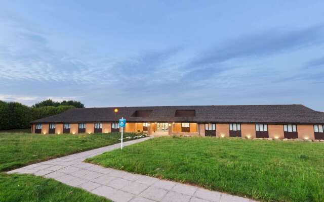 Days Inn by Wyndham Sutton Scotney South