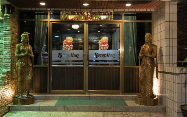 Mann Myanmar Inn