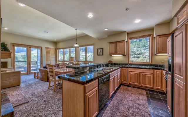 SC102 SnowCrest - 2 Br Condo