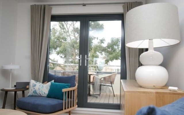 9 The Salterns, Chichester 402415