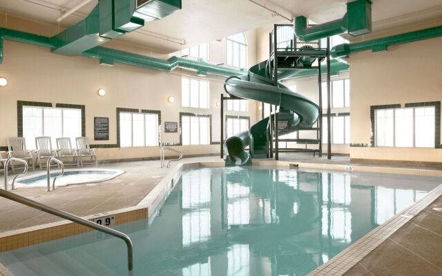 Super 8 By Wyndham High Level Ab