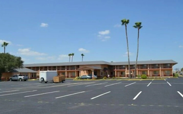 Deluxe Inn and Suites Weslaco