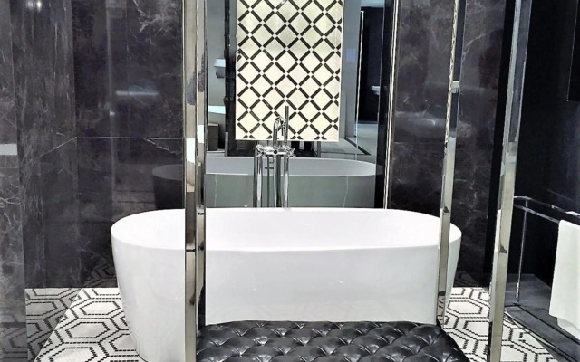 MONDRIAN Luxury Suites & Apartments Market Square IV